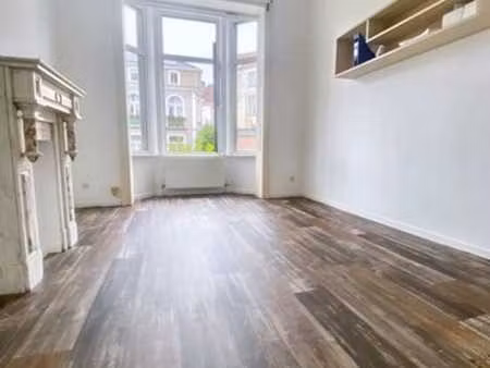 eu/dailly: charmant duplex inversé 62m² avec cour extérieure