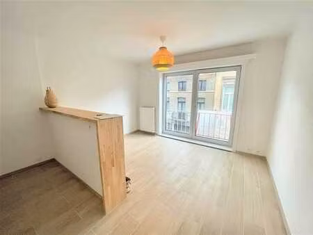 studio moderne et lumineux a louer à jette