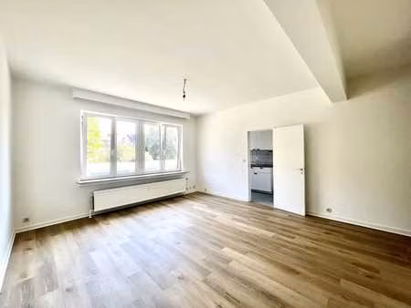 agréable studio au 1er étage.