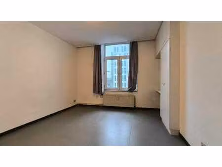 petit studio à louer – quartier des guillemins