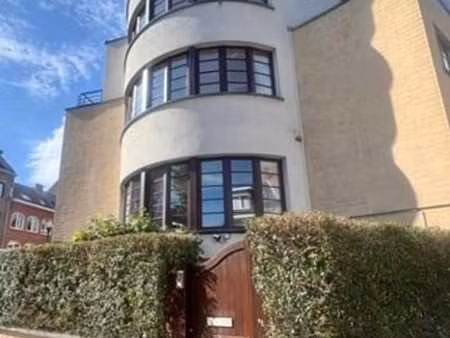 charmante maison avec jardin et garage-quartier prisé