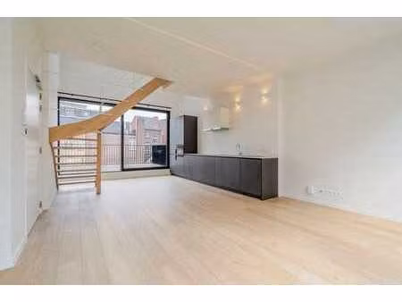 beau duplex avec 2 terrasses à louer dans le centre de gand…