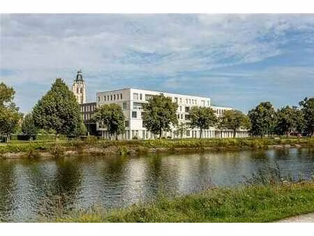 uniek gelegen appartement met frontaal zicht op de schelde