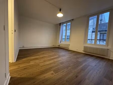 location appartement 1 pièce 32 m² à sucy-en-brie (94370)
