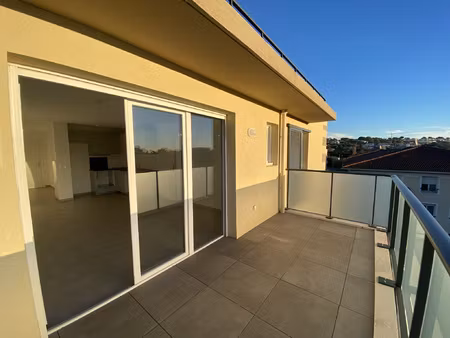 cagnes sur mer. appartement 3p neuf. dernier étage. terrasse