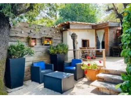 roquefort les pins - maisonnette indépendante en bois de 2 pièces avec terrasse et parking