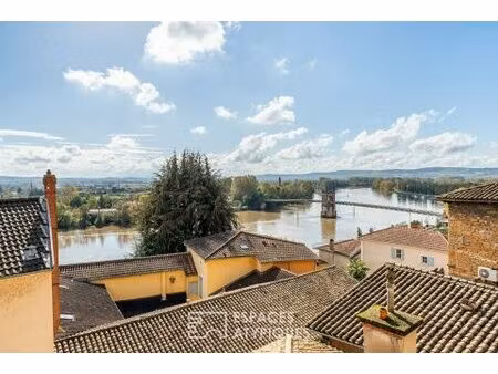 charme historique et vue panoramique en dernier étage.