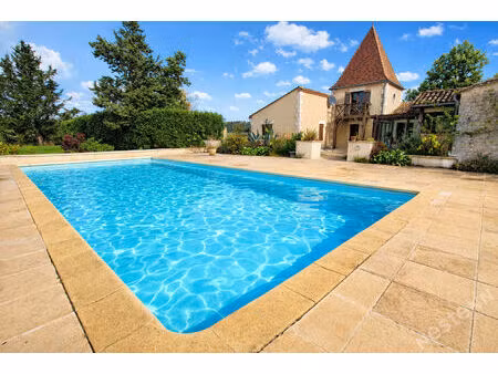 ensemble en pierre avec gîtes et piscine chauffée à 13 km de bergerac !