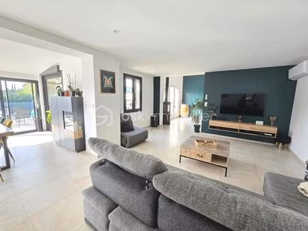 en exlusivité à lauris jolie maison rénovée  3 chambres  bureau  piscine