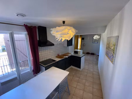 appartement d'environ 69m2 situé en plein centre ville de ca