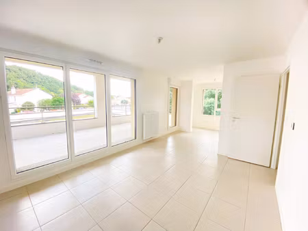 appartement 3 pièces avec terrasse