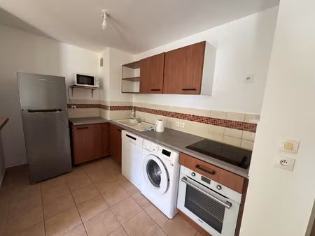 t2 meuble - 38 m2 + grande terrasse + citerne