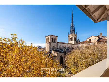 appartement rénové avec terrasse et garage