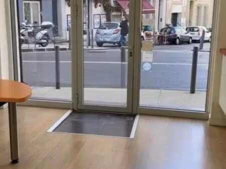 local avec vitrine endoume