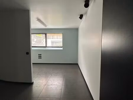 à louer – bureau dans pôle médical – villeurbanne (croix-luizet)