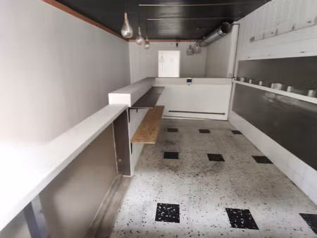 vend lots de deux locaux commerciaux + remise attenante