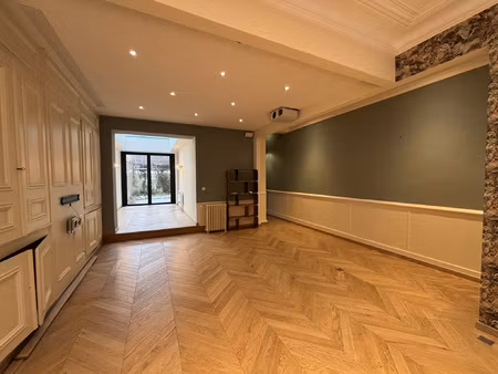 maison entiérement renovée avec jardinet au coeur d'henrivil