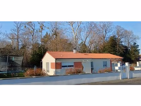 maison récente de plain pied centre de la ville de billom