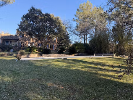 mas en pierre sur magnifique terrain plat de 10 000 m2