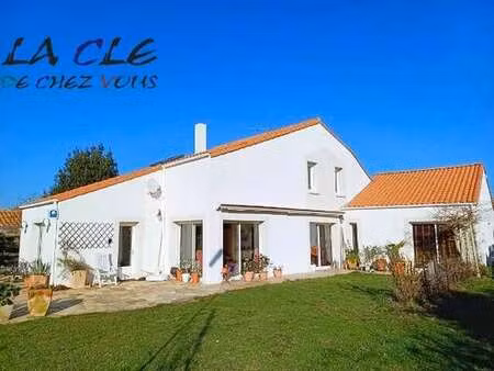 vente maison à coulonges-sur-l'autize (79160) : à vendre / 221m² coulonges-sur-l'autize