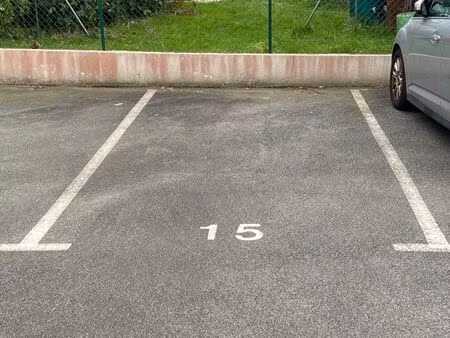 à louer place de parking