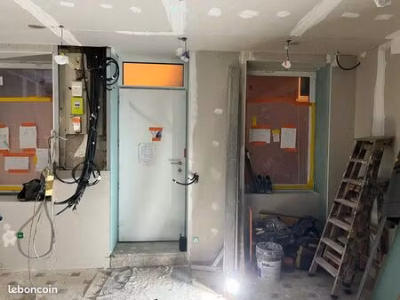 ? à louer : beau t2 entièrement rénové – rez-de-chaussée – 35 m²