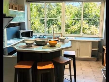 grande maison de ville a louer