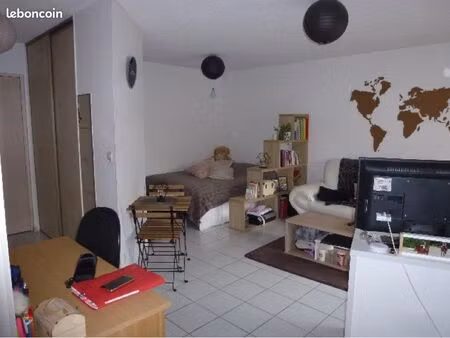 t1 bis meublé – 31m2 + terrasse – proche tram & facs