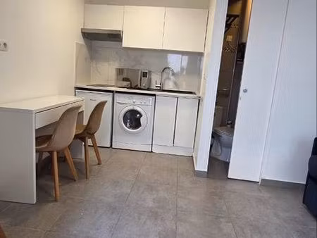 studio meublé buttes chaumont avec terrasse