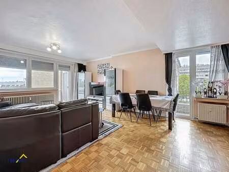 appartement avec deux chambres  cuisine rénovée et terrasse!