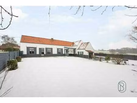 fermette de plain-pied sur plus de 5.000m²