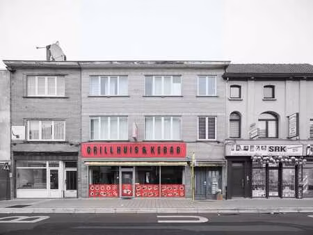 maison de commerce avec de nombreuses possibilités polyvale