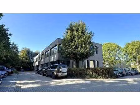 bureau au rez-de-chaussée à proximité de la n171 à kontich.