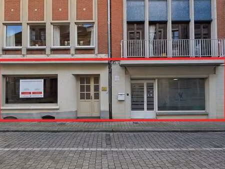 surfaces commerciales bien situées à 2 pas de la grand-place