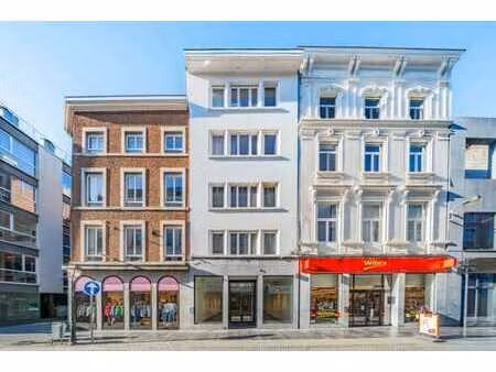 rez commercial avec 2 vitrines au coeur de liège