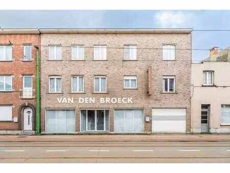 handelspand met duplexappartement met 6 slaapkamers