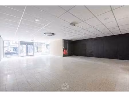 ruim handelspand in het centrum van temse