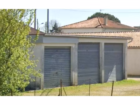 location parking à valence d agen (82400)  99 €