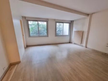 location locaux professionnels 67.6 m² à paris 15ème (75015)  2 447 €