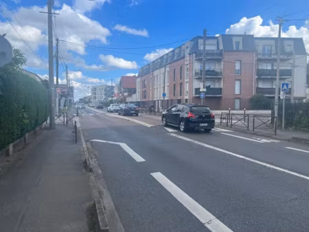 location locaux professionnels 190 m² à paray-vieille-poste (91550)  32 400 €