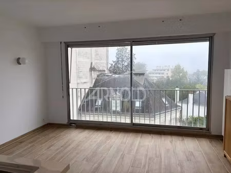 location locaux professionnels 5 pièces 90 m² à nantes (44000)  1 100 €