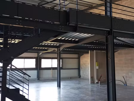 location locaux professionnels 250 m² à lure (70200)  1 450 €