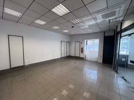 location locaux professionnels 400 m² à saint-soupplets (77165)  3 200 €