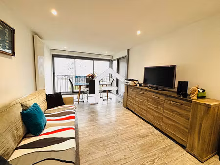 appartement 2 pièces de 43 m² au calme et avec parking