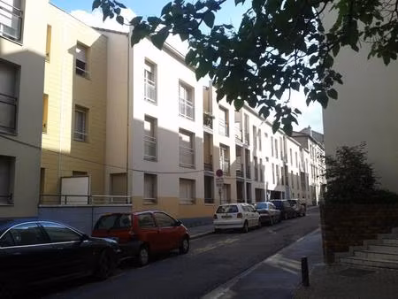 hopital central - beau 2 pieces a vendre