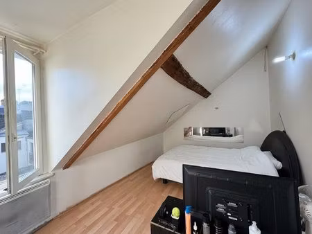 studio idéalement situé proche de la future faculté