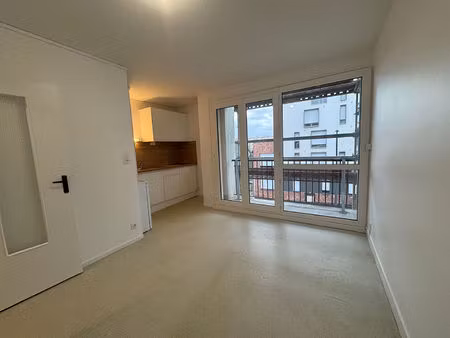 a louer - studio avec parking