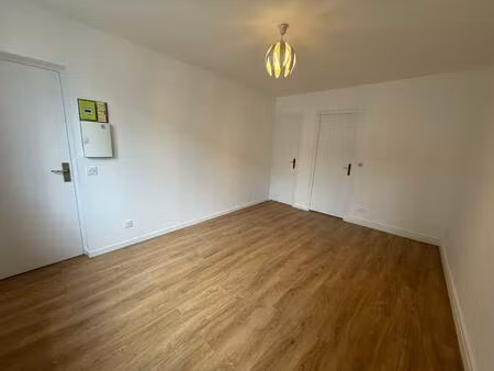 f1 rénové non meublé en rez-de-chaussée – villemomble