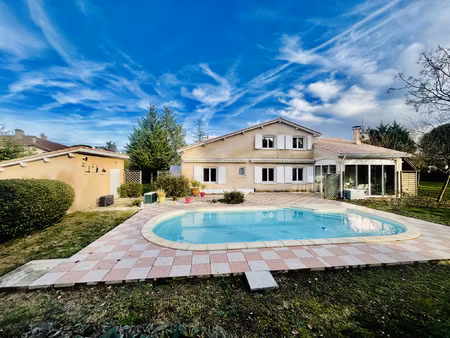 maison proche du centre-ville de caussade d'environ 200m2 su