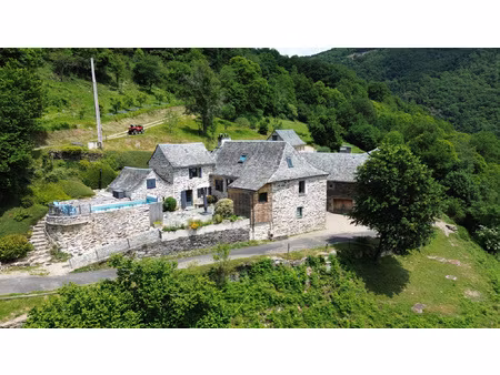 corps de ferme rénové avec 25 hectares attenant